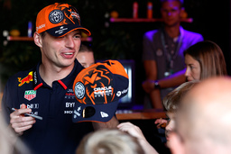 Max Verstappen, som leder Formel 1 sammanlagt, får nu kritik för sitt uppförande av konkurrenten Lewis Hamilton. Arkivbild.