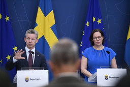 Försvarsminister Pål Jonson och utrikesminister Maria Malmer Stenergard presenterar hur Sverige ska stötta Nato 2025.