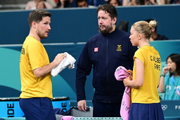 Tobias Bergman (i mitten) blir framöver förbundskapten för både damernas och herrarna i bordtennislandslaget. Arkivbild.