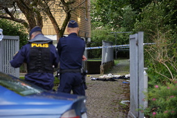 Polis på plats i Bagaregården i Göteborg efter skjutningen i juli. Arkivbild.