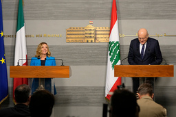 Italiens premiärminister Giorgia Meloni och hennes libanesiska motsvarighet Najib Mikati i Beirut på fredagen.