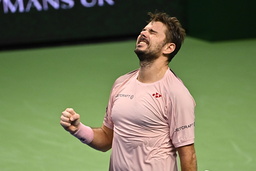 Stan Wawrinka knyter näven efter segern över Andrej Rubljov.