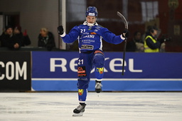 Målkungen Christoffer Edlund och hans Villa Lidköping vann elitseriepremiären i bandy borta mot Hammarby med 6–3. Arkivbild.