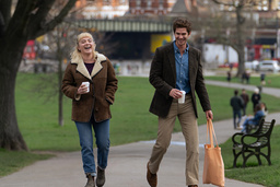 Florence Pugh och Andrew Garfield i filmen 'We live in time'. Pressbild.