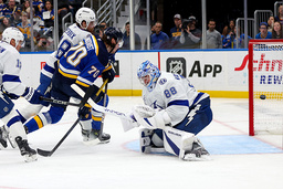 Oskar Sundqvist gör sitt första NHL-mål efter skadan, mot Tampa Bay.