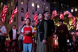 New York-bor följer valet via en direktsändning vid Rockefeller Center.