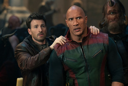 Chris Evans och Dwayne Johnson försöker frita jultomten i 'Red one'. Foto: Warner Bros.