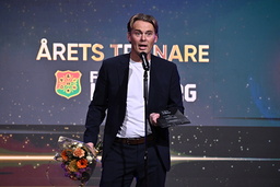 Gais tränare Fredrik Holmberg tog emot priset årets tränare under prisgalan Allsvenskans stora pris 2024.