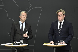 Den särskilda utredaren Daniel Gustavsson och justitieminister Gunnar Strömmer (M) under onsdagens pressträff.