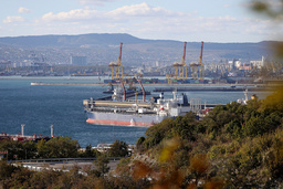 En rysk oljetanker i hamnen i Novorossijsk i oktober 2022. Arkivbild.