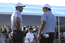 Tiger och Charlie Woods tävlar tillsammans i PNC Championship under helgen.