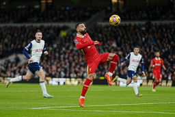 Mohamed Salah stod för nya kassar när hans Liverpool slog Tottenham.