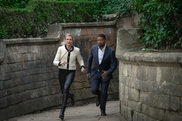 Cameron Diaz och Jamie Foxx i 'Back in action'. Pressbild.