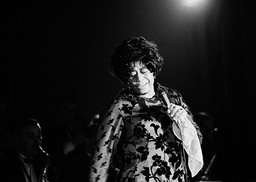 Ella Fitzgerald uppträder på Waldorf Astoria i New York 1971. Arkivbild.