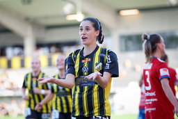 Clarissa Larisey lämnar Häcken för spel i Super League-laget Crystal Palace.