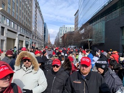 Trumpanhängare utanför Capitol One Arena i Washington DC inför Donald Trumps installation.