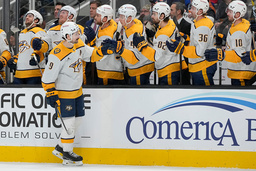 Filip Forsberg gratuleras efter ett av målen mot San Jose.