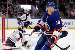 New York Islanders Simon Holmström stod för tre poäng i vinsten mot Colorado. Arkivbild.