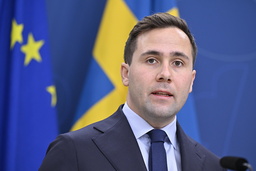 Utrikeshandelsminister Benjamin Dousa (M) säger att Sverige pratat med EU-kollegorna om Donald Trumps hot om tullar. Arkivbild.