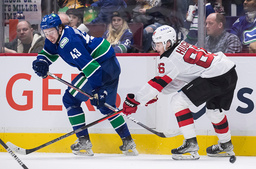 Vancouvers Quinn Hughes (43) och New Jerseys Jack Hughes blir lagkamrater i Four Nations. Arkivbild.