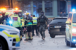 Polisen tror sig veta identiteten på den misstänkte gärningsmannen efter masskjutningen i Örebro men vill ännu inte gå ut med något namn.