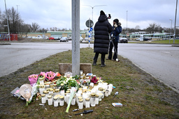 Blommor och ljus dagen efter skolskjutningen på Risbergska skolan i Örebro där minst elva personer miste sina liv.