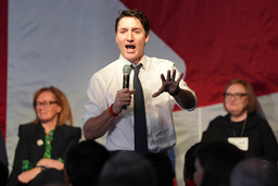 Kanadas premiärminister Justin Trudeau vid en konferens om ekonomiskt samarbete mellan Kanada och USA på fredagen.