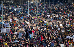 Över 200 000 uppges ha demonstrerat i München på lördagen.