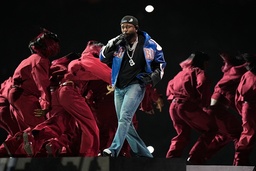 Kendrick Lamar i samband med uppträdandet under Super Bowl.