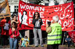 Manifestation i Sverige som hedrar Mahsa Ahina Aminis död efter att ha fängslats i Iran. Arkivbild.