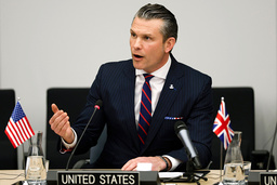 USA:s nye försvarsminister Pete Hegseth vid onsdagens möte på Natohögkvarteret i Bryssel.