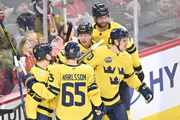 Svenskt jubel, men inte riktigt ända fram. Erik Karlsson och hans lagkamrater föll till slut mot Kanada.