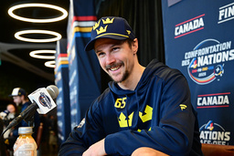 Sveriges Erik Karlsson under pressträff efter Tre kronors träning i Bell Center i Montreal tidigare i veckan.