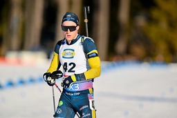 Sebastian Samuelsson under distansloppet i skidskytte-VM.