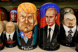 Matrjosjkadockor föreställande Donald Trump och Vladimir Putin i en souvenirbutik i ryska S:t Petersburg. Bild tagen i november.