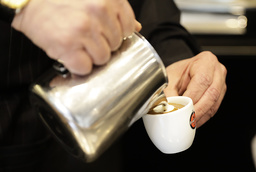 Espresso macchiato spelar en viktig roll i Estlands bidrag till Eurovision Song Contest. Arkivbild.