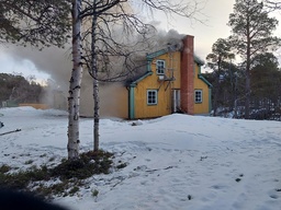 Ett annex vid Saltoluokta fjällstation har förstörts i en brand, en vecka före säsongsstart.