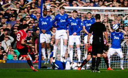 Manchester United fick nöja sig med en poäng mot Everton.