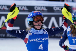 Mikaela Shiffrin tog under söndagen sin 100:e seger i världscupen.