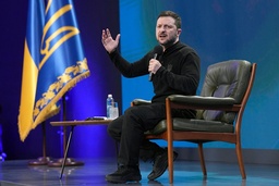 Ukrainas president Volodymyr Zelenskyj håller presskonferens i Kiev.