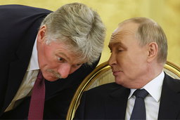 Kremls talesperson Dmitrij Peskov tillsammans med president Vladimir Putin i höstas.