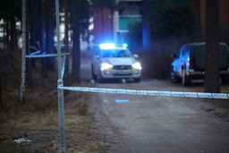 Polis på plats i Gävlestadsdelen Andersberg där en man hittades ihjälskjuten på onsdagskvällen.