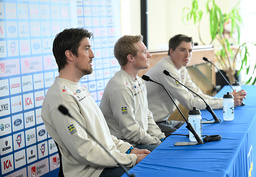 Calle Halfvarsson, Jens Burman och William Poromaa utgör tillsammans med Edvin Anger (inte med på fredagens pressträff) det svenska herrlaget i lördagens VM-skiathlon.