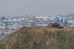 En israelisk stridsvagn nära gränsen till Israel. Bilden är tagen i februari.