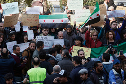 Demonstrationer under söndagen mot den senaste våldsvågen vid Syriens kust.