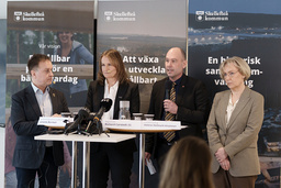 Lorents Burman (S), kommunstyrelsens ordförande i Skellefteå, Kristina Sundin Jonsson, kommundirektör, regionråd Richard Carstedt och Helene Hellmark Knutsson, landshövding i Västerbotten håller presskonferens med anledning av att batteritillverkaren Northvolt ansökt om konkurs.