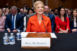 Utbildningsminister Linda McMahon har sagt att utbildningsdepartementets 'slutliga uppdrag' är att överlämna myndighetens auktoritet till delstaterna. Bild tagen i Washington i februari.