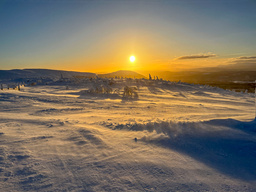 SMHI har utfärdat en gul varning för hård vind i kombination med snö i flera fjällområden. Arkivbild.