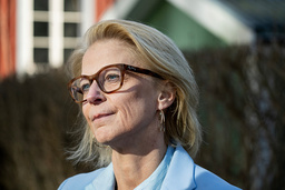 Finansminister Elisabeth Svantesson tror att staten måste ta lån för att betala upprustningen av försvaret under en tid.