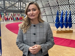 Energi- och näringsminister Ebba Busch på väg in till måndagens EU-möte i Bryssel.